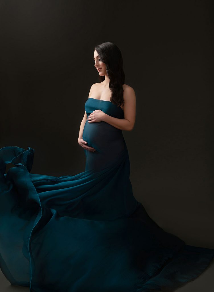 stunning expecting mother in turquoise silk flowing fabrics