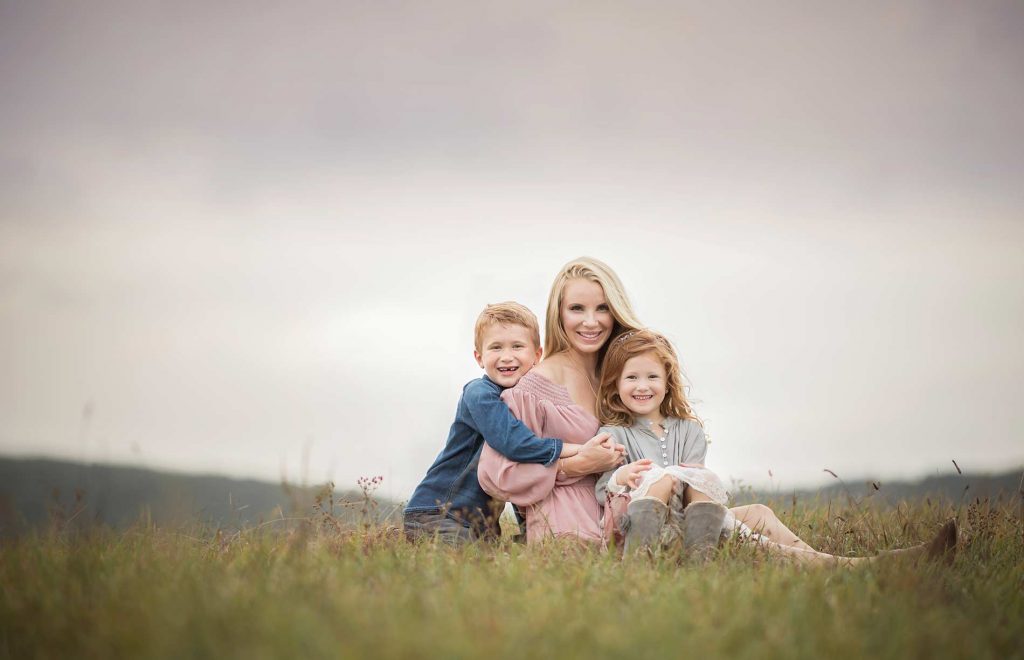 farm-modern-family-portrait Modern family photo taken at a farm near Wainscott, NY